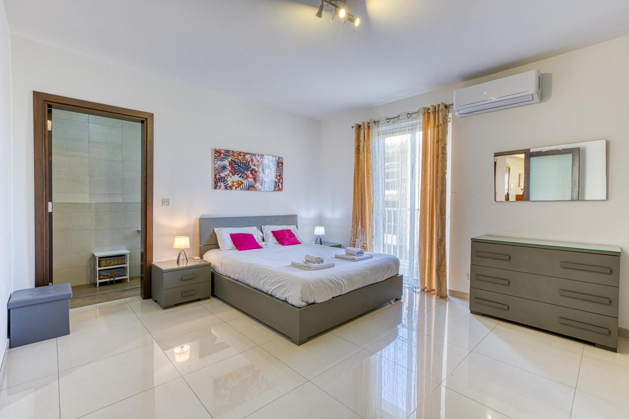 Seacrest - Large 3 Bedroom Appartement San Pawl il-Baħar