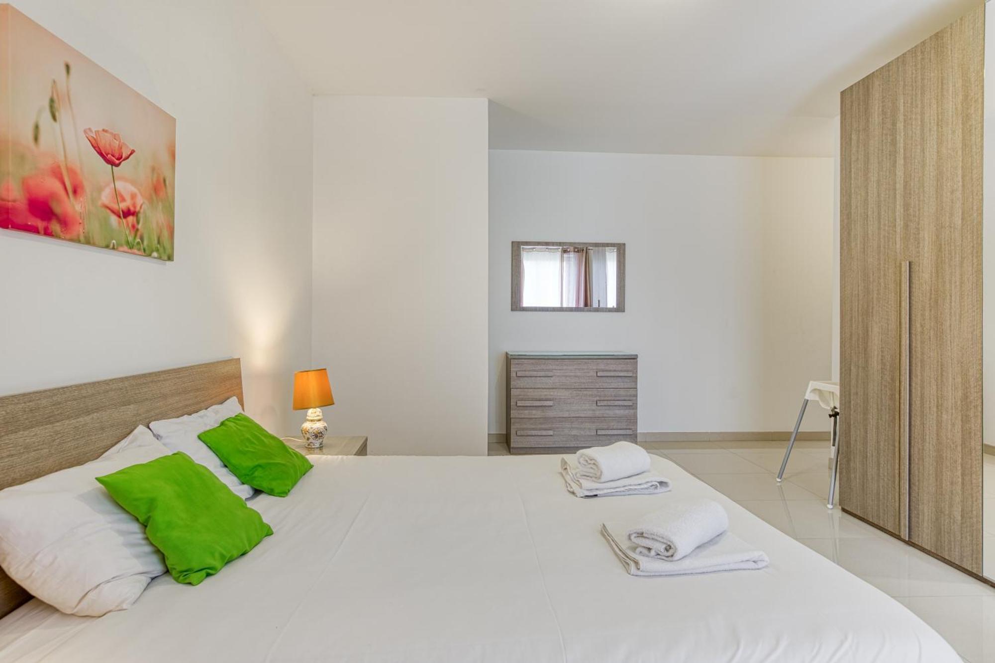 Seacrest - Large 3 Bedroom San Pawl il-Baħar